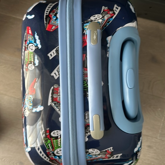 Thomas the Train hard sided luggage - Picture 3 of 8